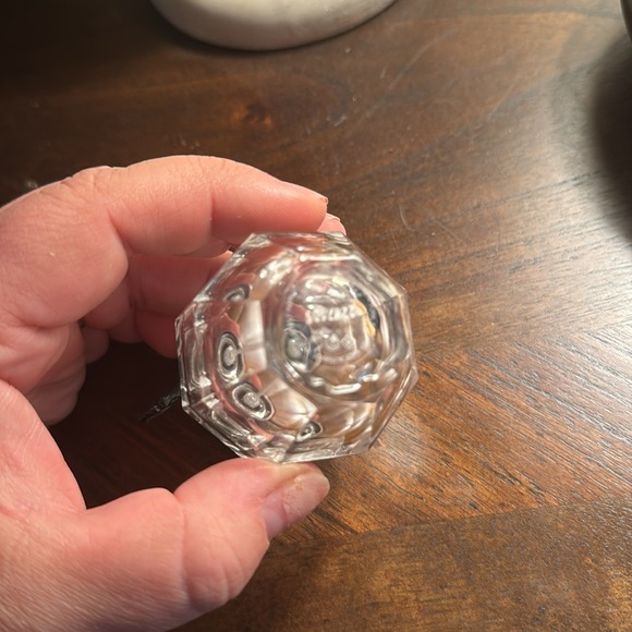 Authentic empty bottle of Viktor and Rolf Flower Bomb Eau de Parfum Spray - Picture 4 of 6